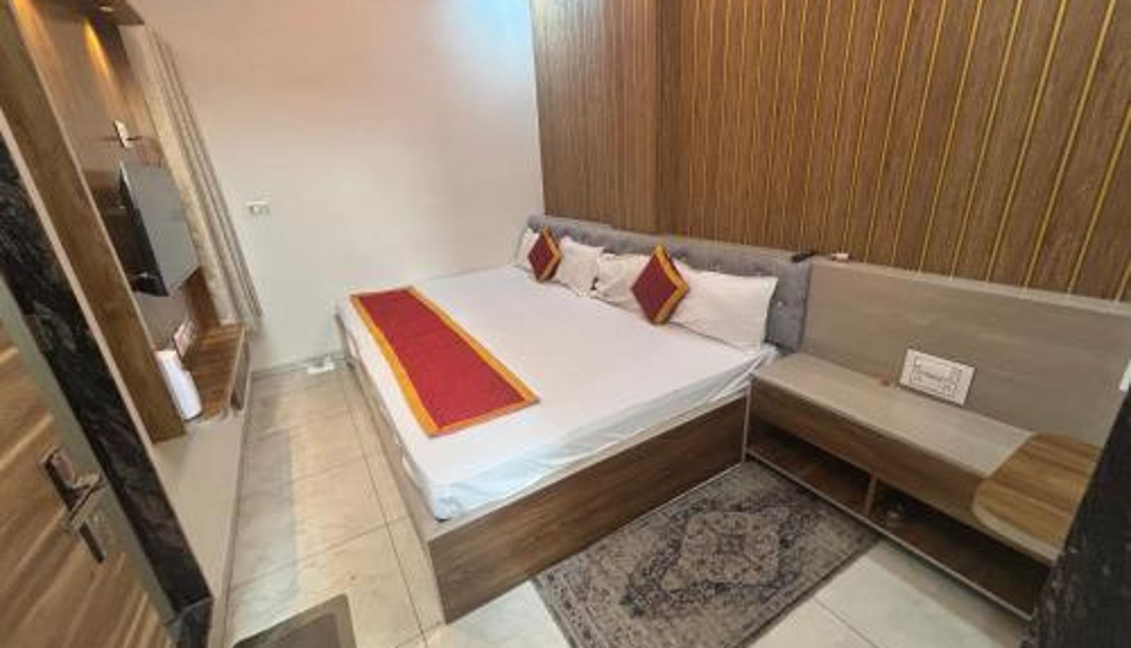 Familienzimmer - Hotel Hanuman Palace-450 meter Khatu Shayam Ji Temple