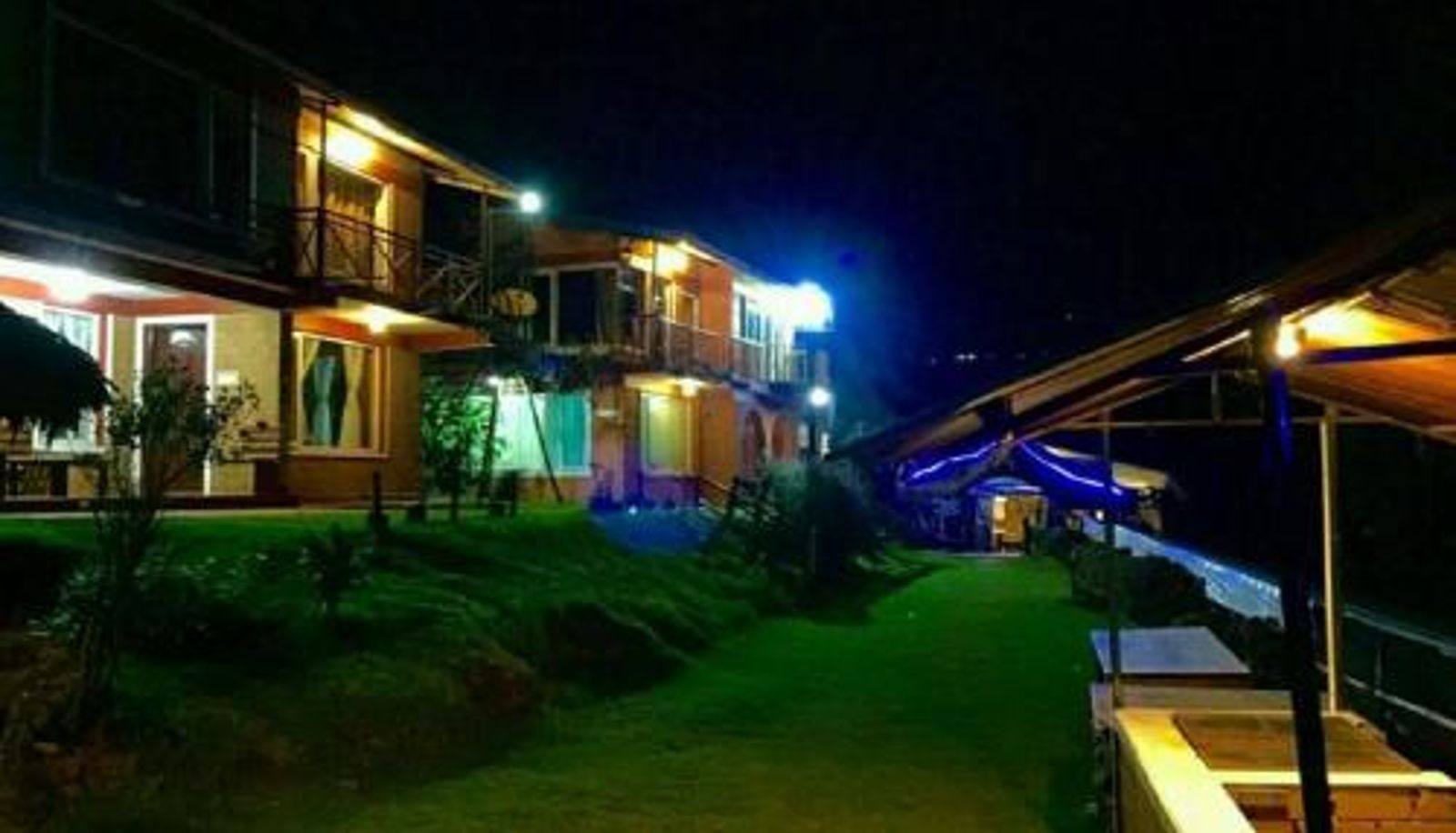 Info - De Rock Jungle Living Resort