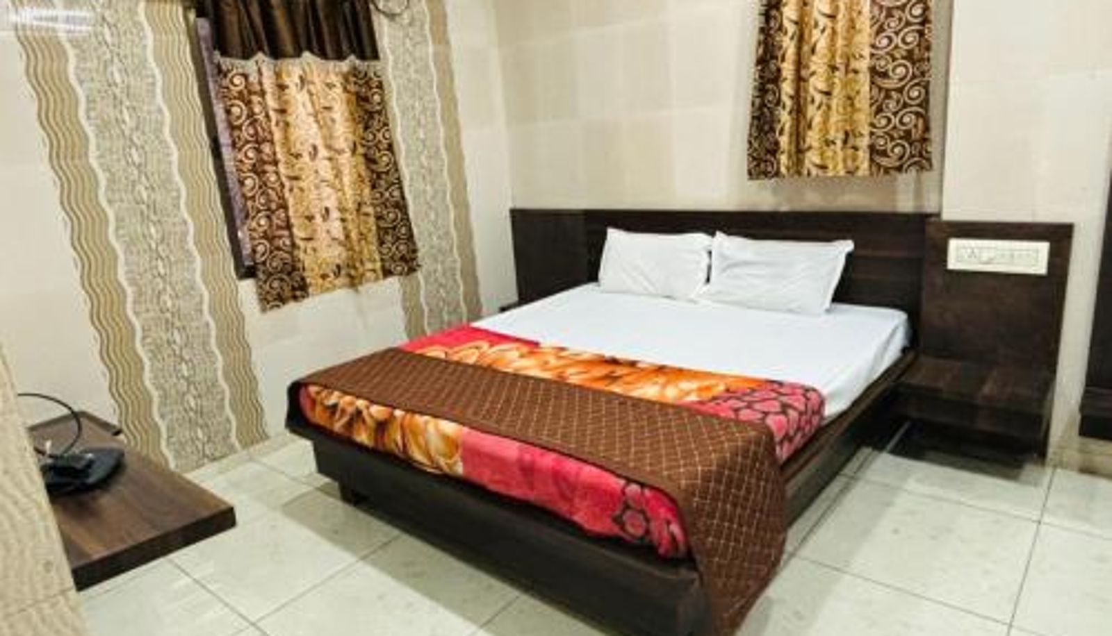 Chambre - Hotel Shree Nath - 200 Meters from Dwarkadhish Temple
