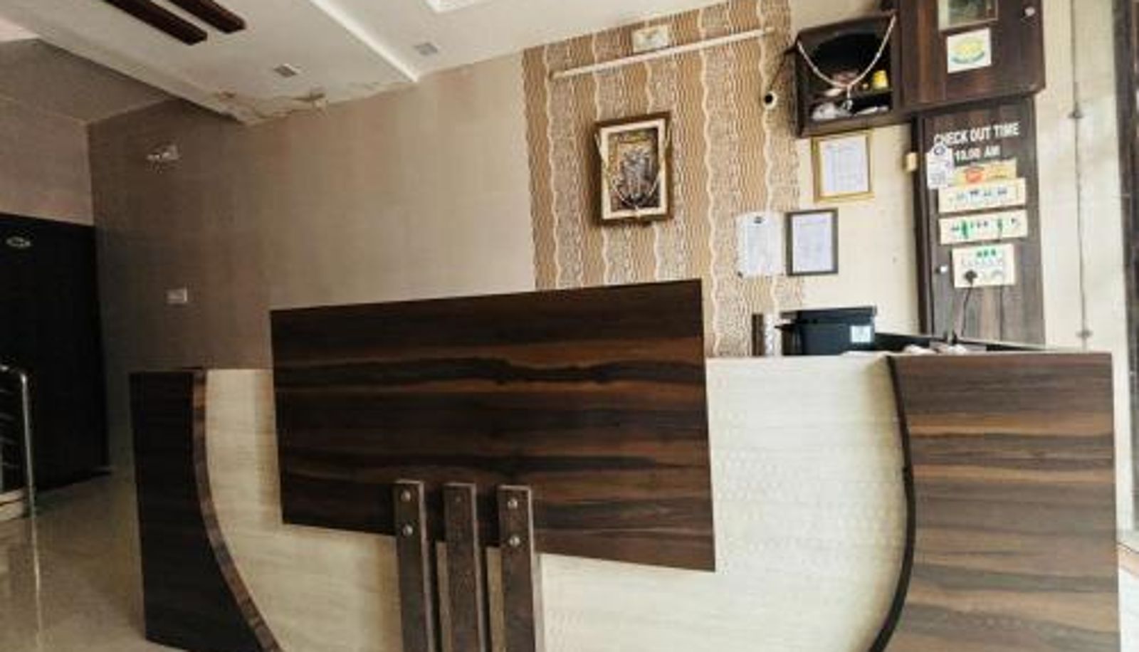 Réception - Hotel Shree Nath - 200 Meters from Dwarkadhish Temple