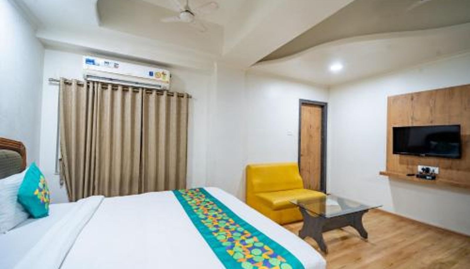 Zimmer - 100 Meters From Bhopal Junction Railway Station Treebo Kamal Regency
