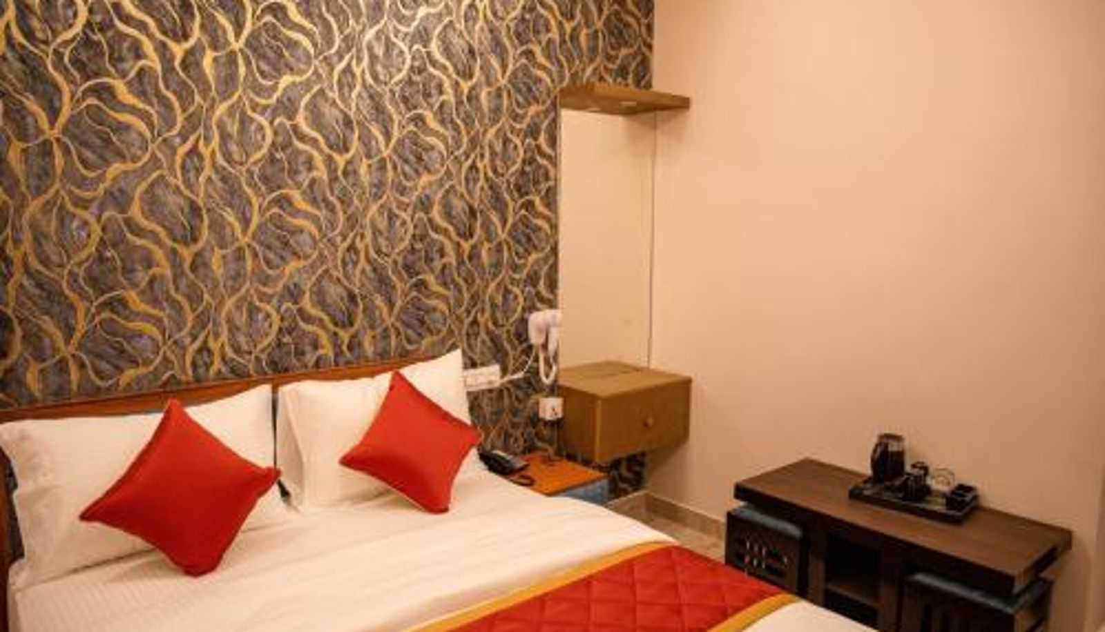 Room - Serenity Stay Inn