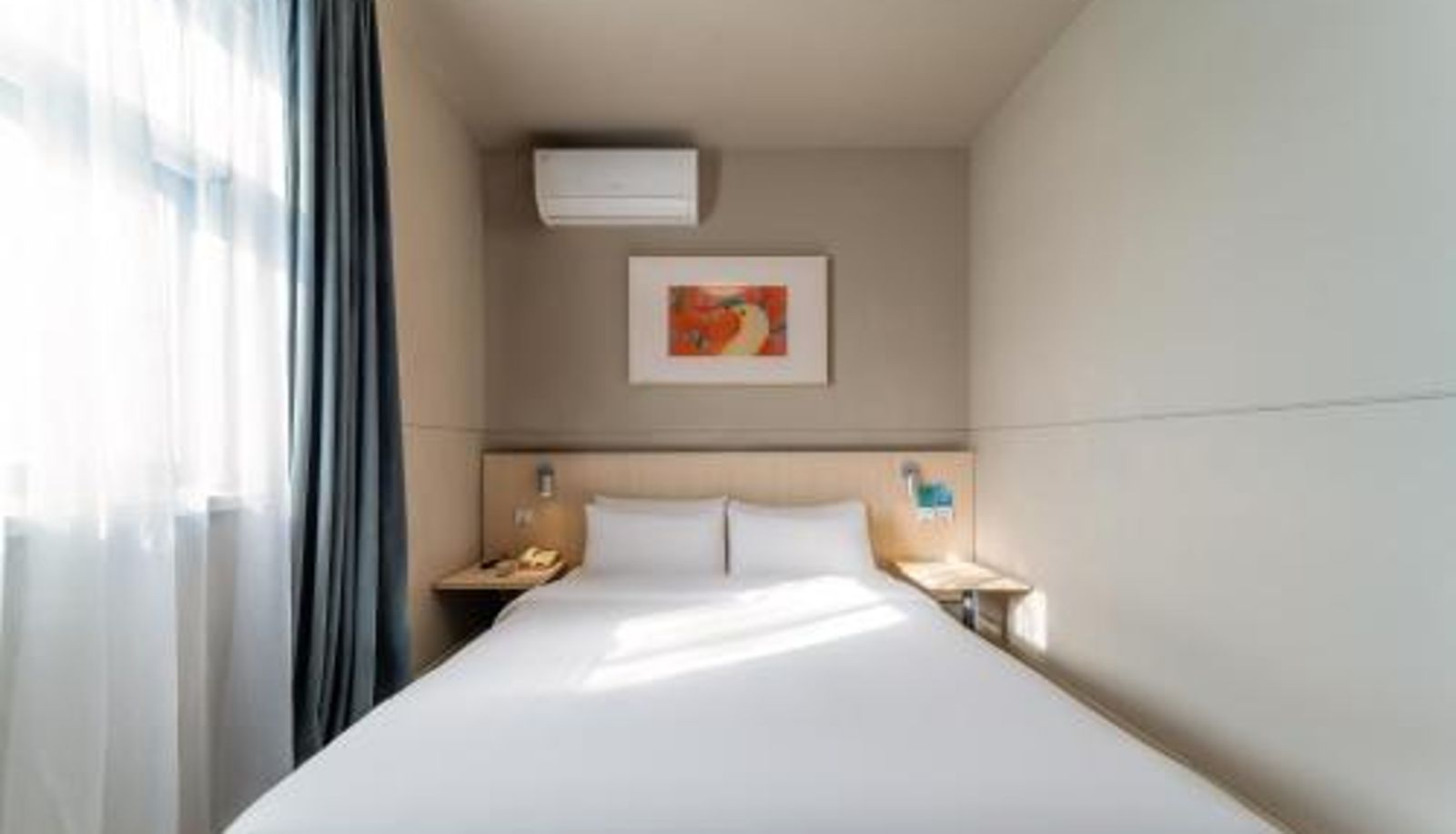 Room - Maixinge Hotel - shuttle bus to Shanghai Pudong International Airport