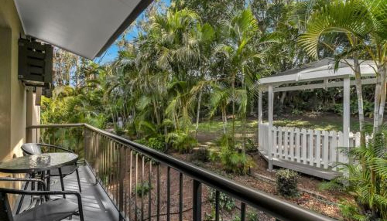 Terrasse - Leafy Studio Retreat near Shops Motorway Access by Custom Bnb Hosting