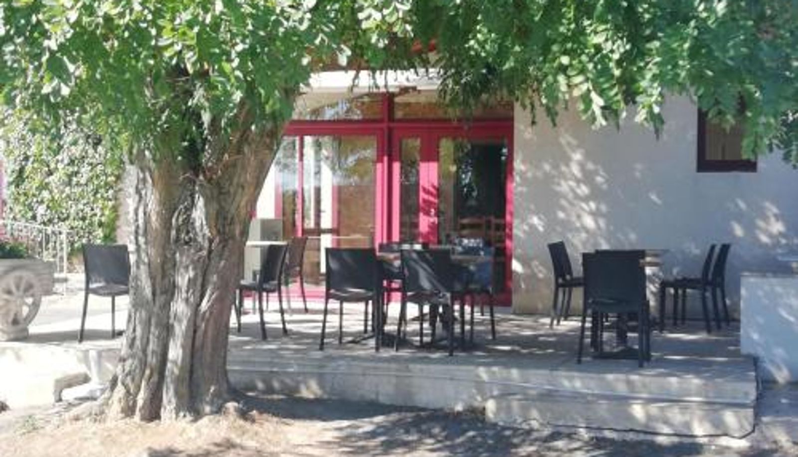 Terrace - AUBERGE LA BOUCHOLIERE