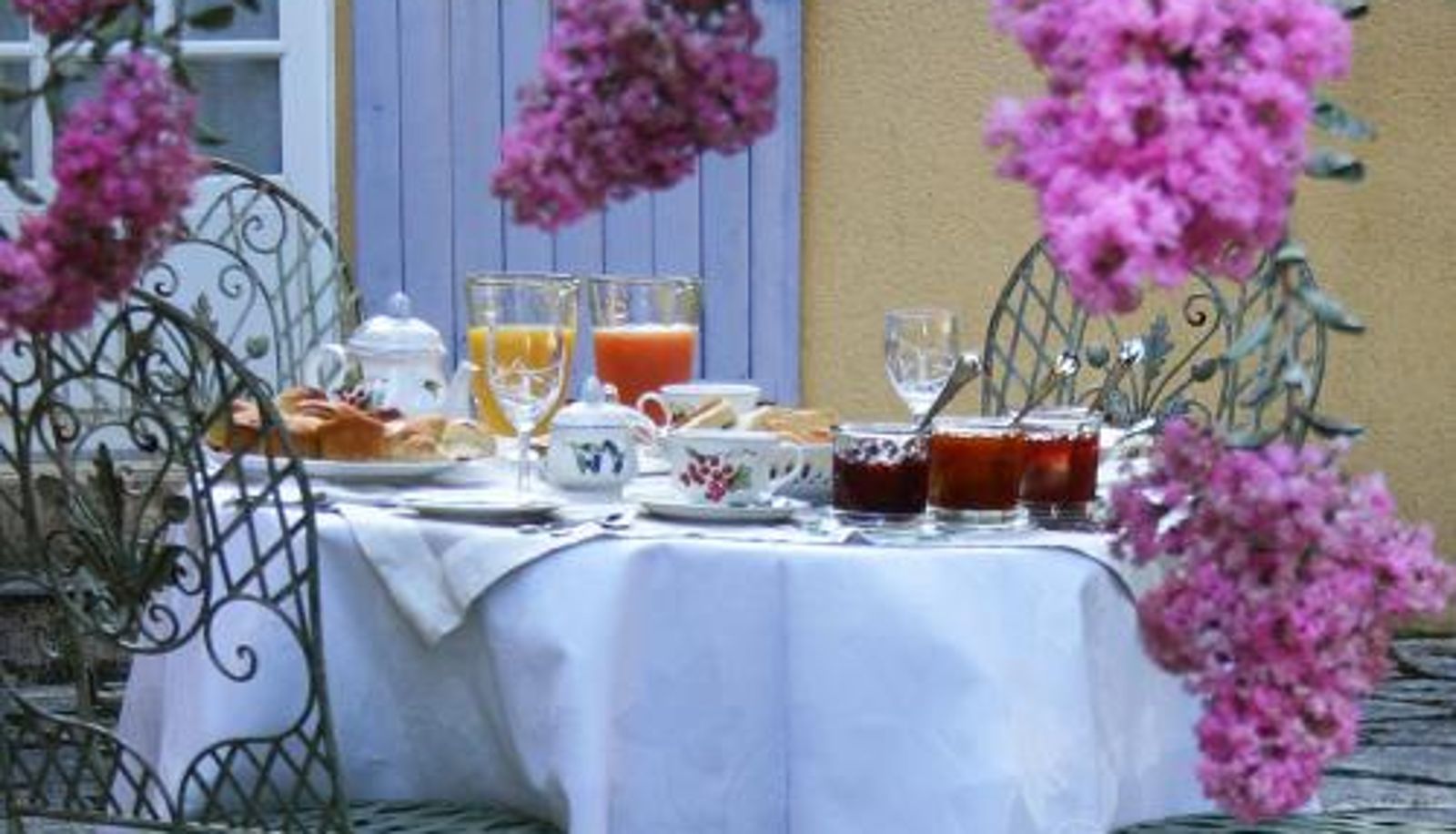 Breakfast room within the restaurant - Domaine de la Chartreuse Dautré
