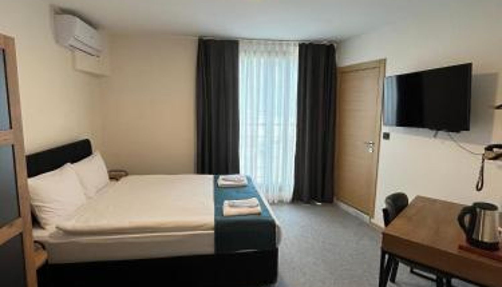 Camera - New Garden Airport Hotel & Restaurant