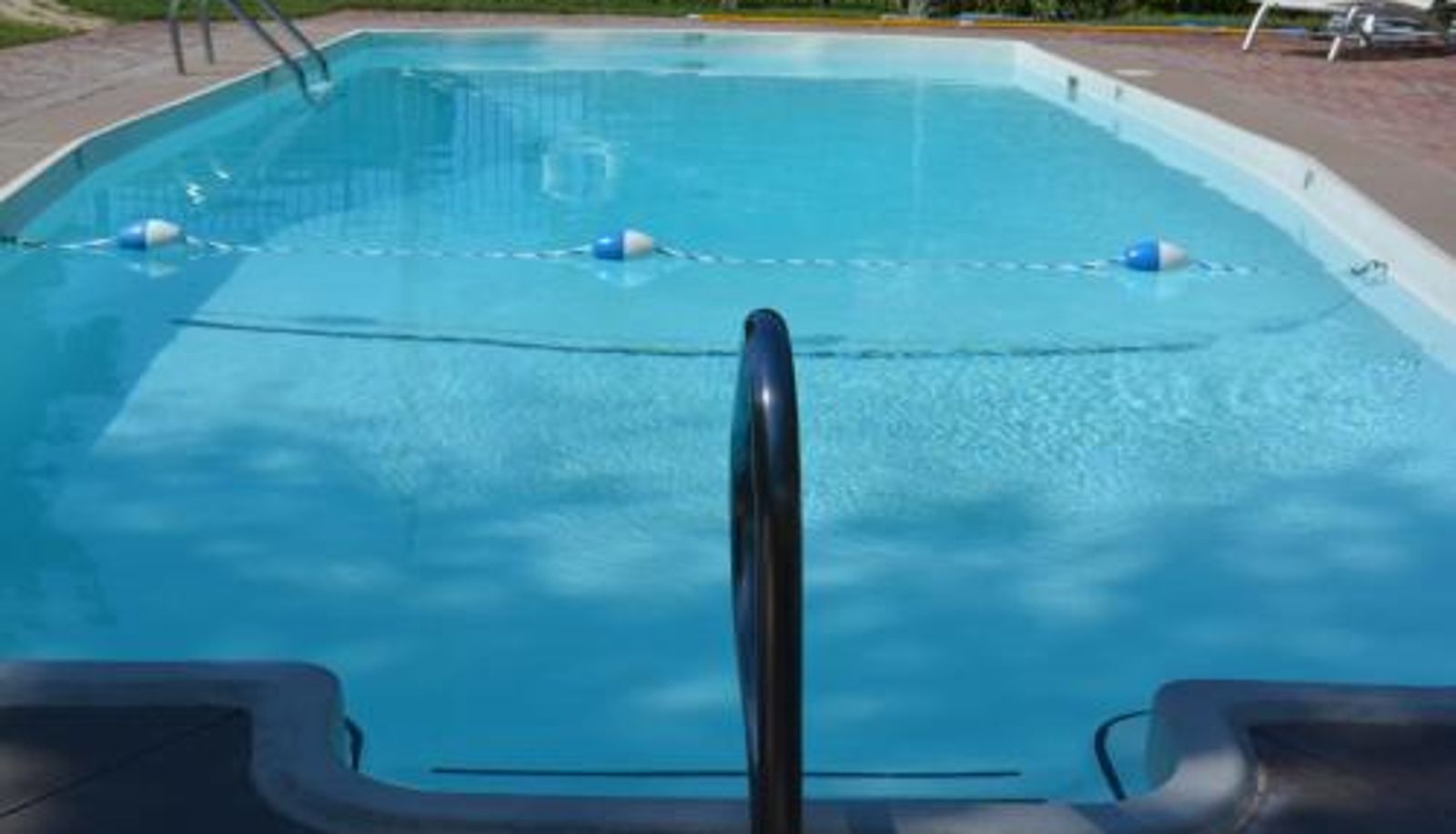Pool - The Evergreen Motel in Kansas