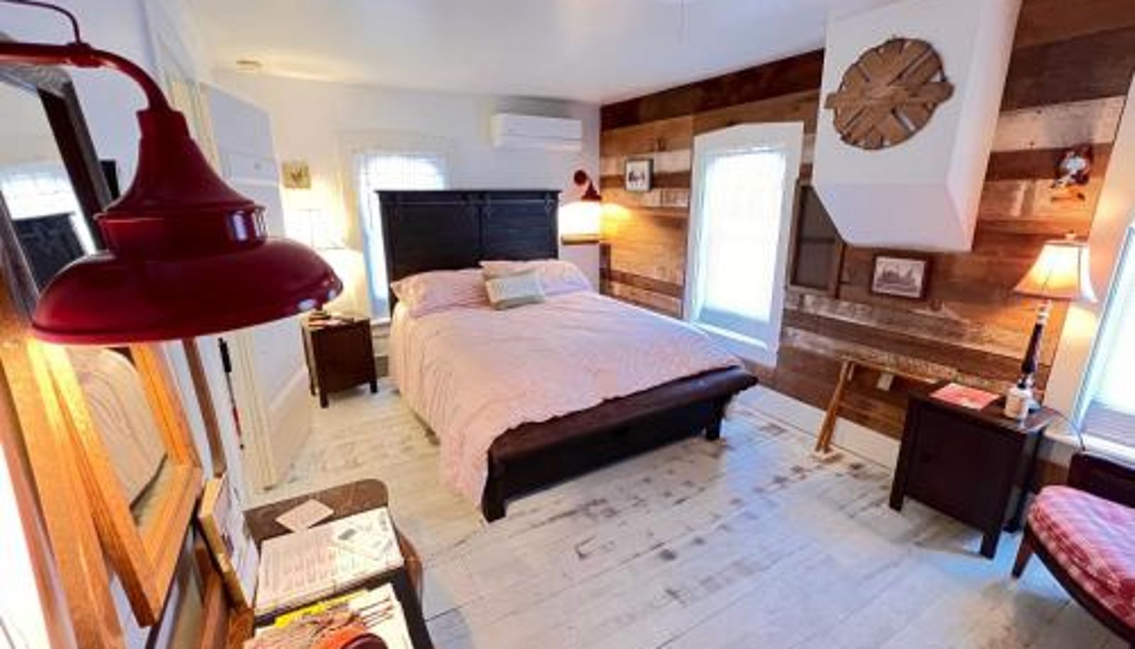 Camera - The FarmHouse Inn Guest House