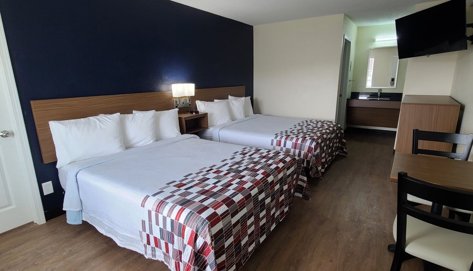 Zimmer - Red Roof Inn Byron