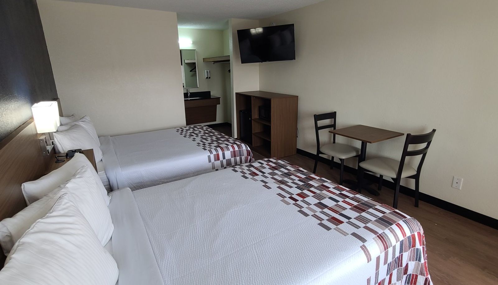 Zimmer - Red Roof Inn Byron