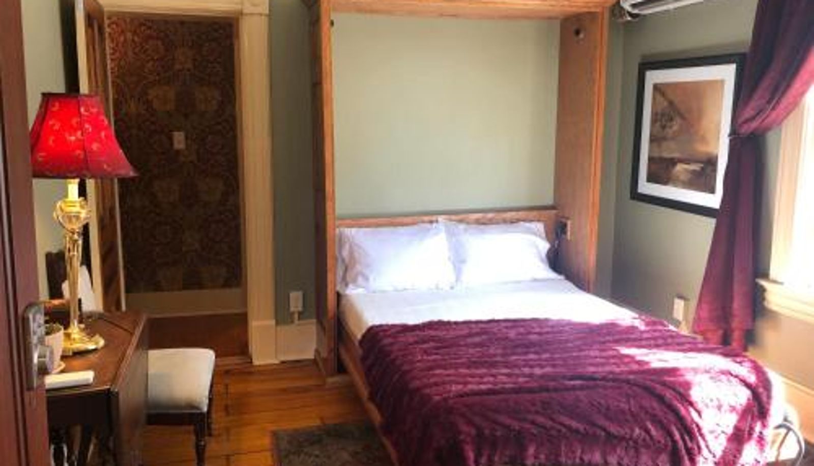 Info - Moulin Rouge House Bed and Breakfast