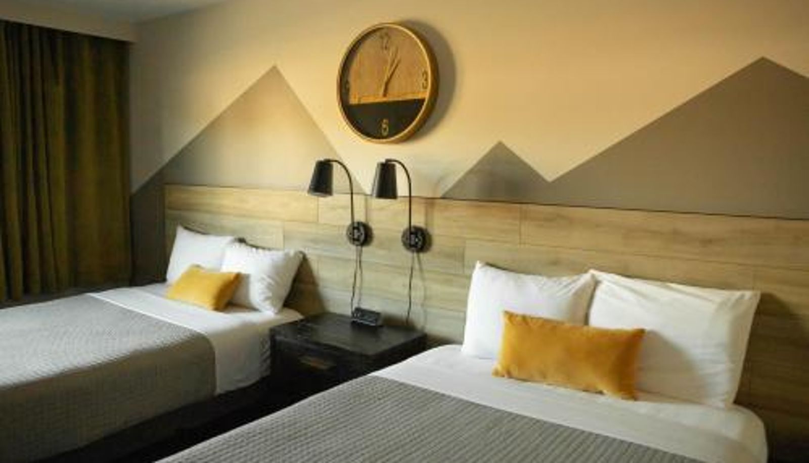 Room - 4411 Inn & Suites