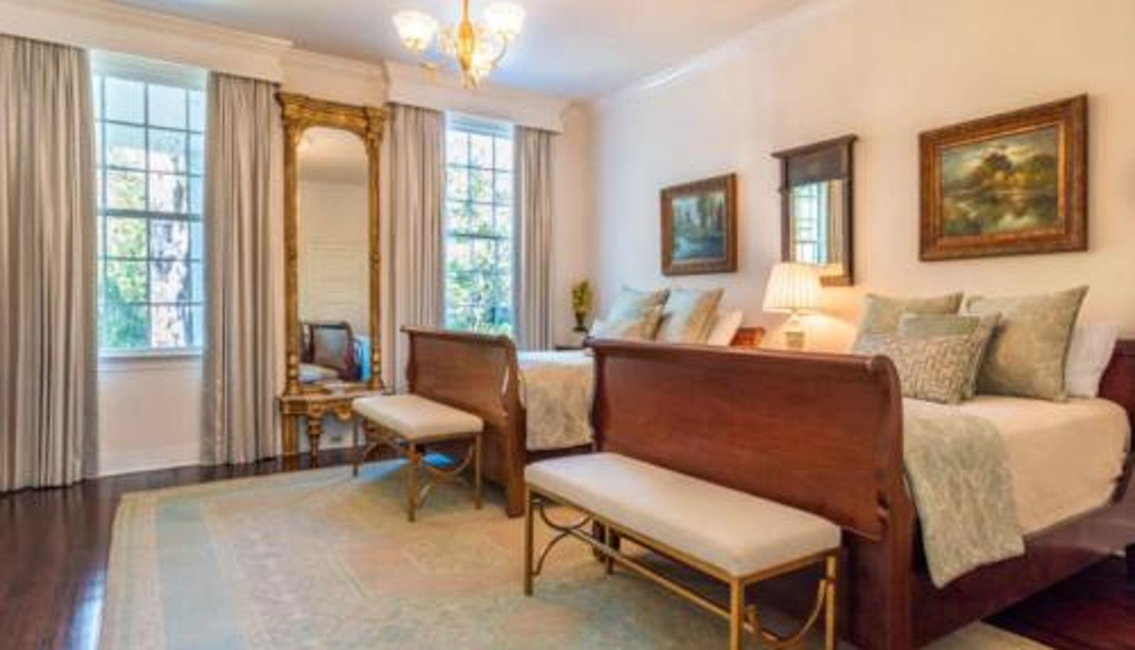 Room - Linden - A Historic Bed and Breakfast