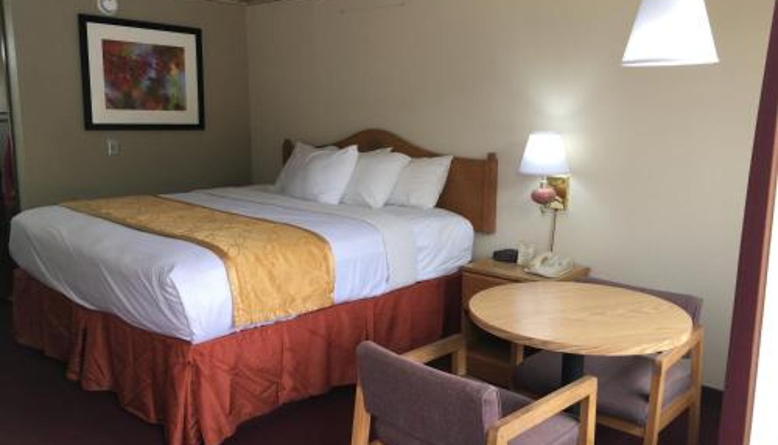 Room - Spinning Wheel Inn