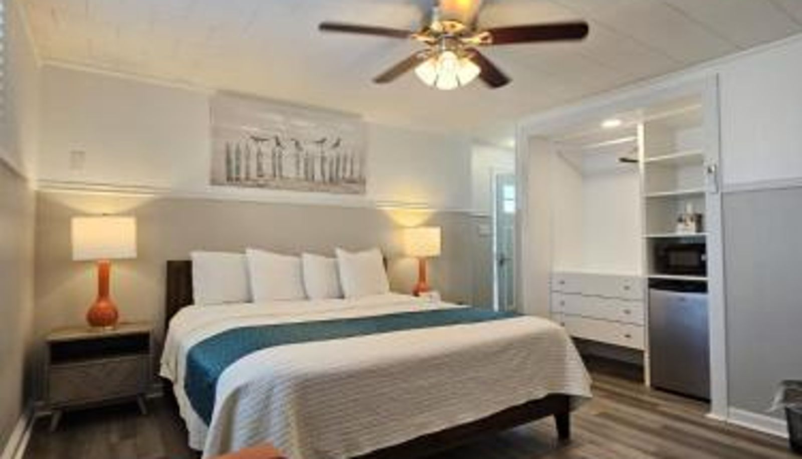 Room - Island Guesthouse and Motel OBX