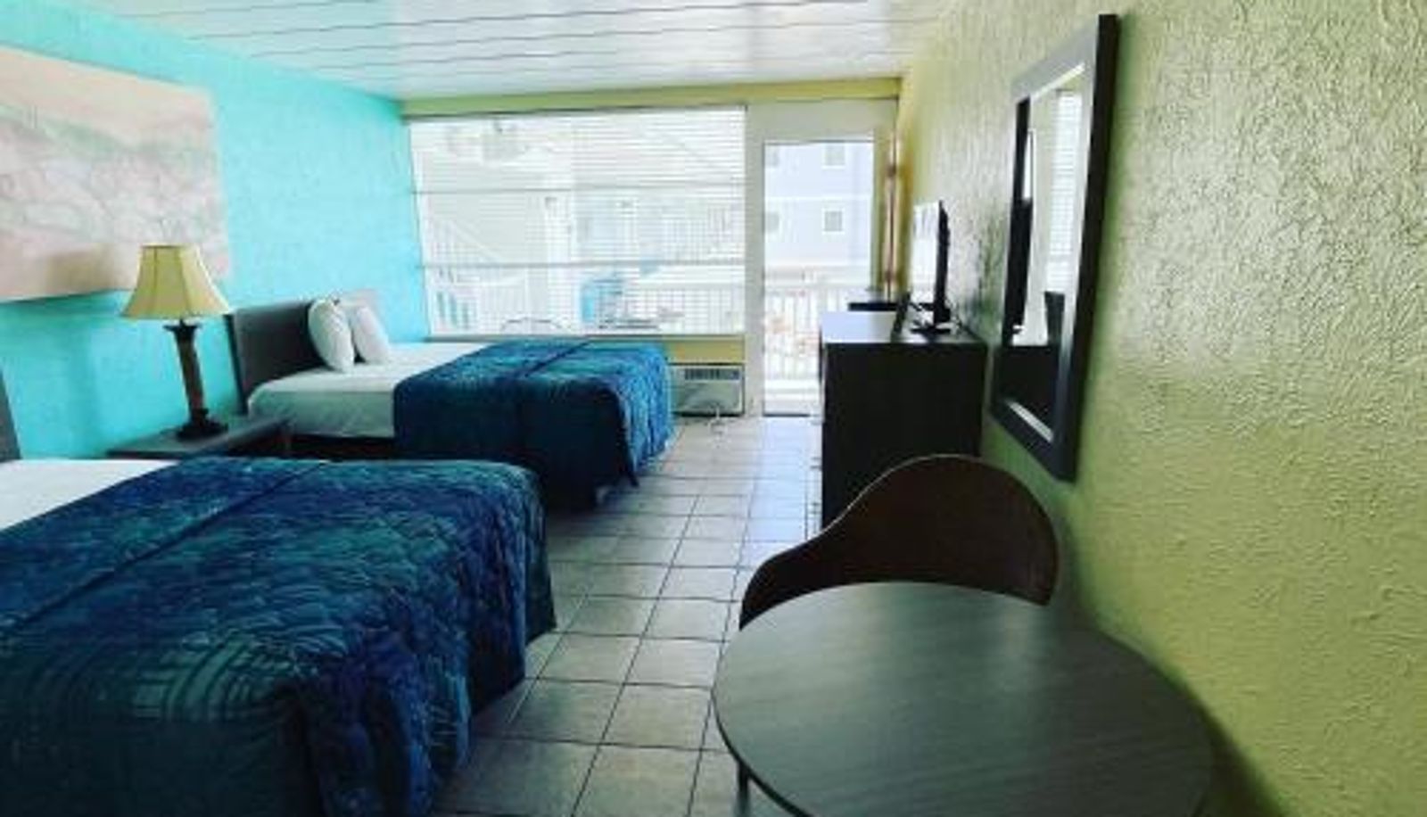Room - Bird of Paradise Motel