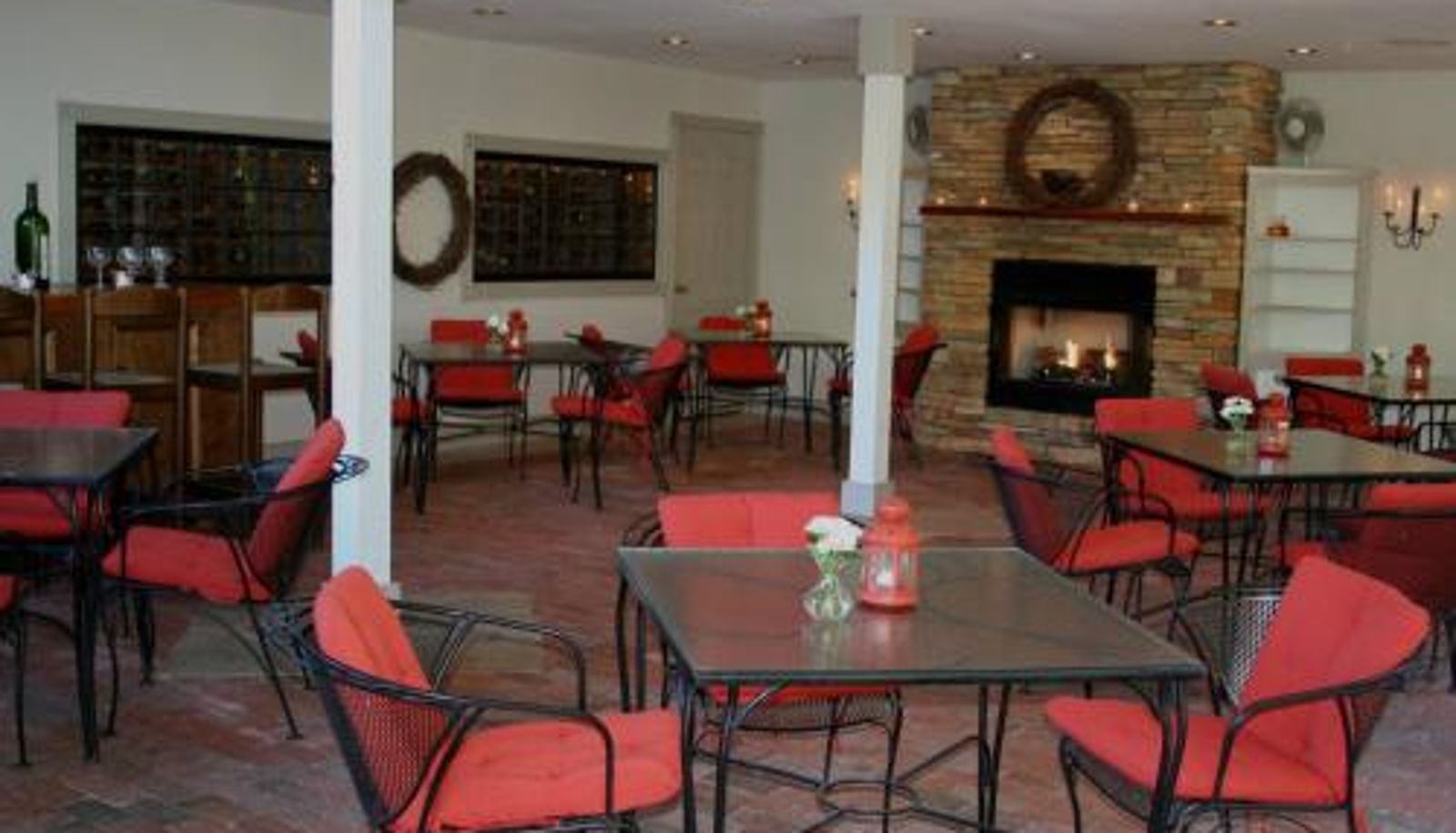 Breakfast room within the restaurant - General Warren