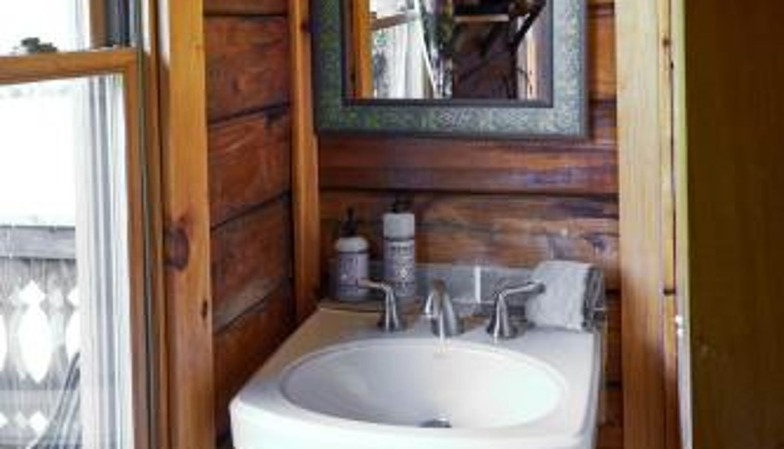 Standard room - Creekwalk Inn Bed and Breakfast with Cabins