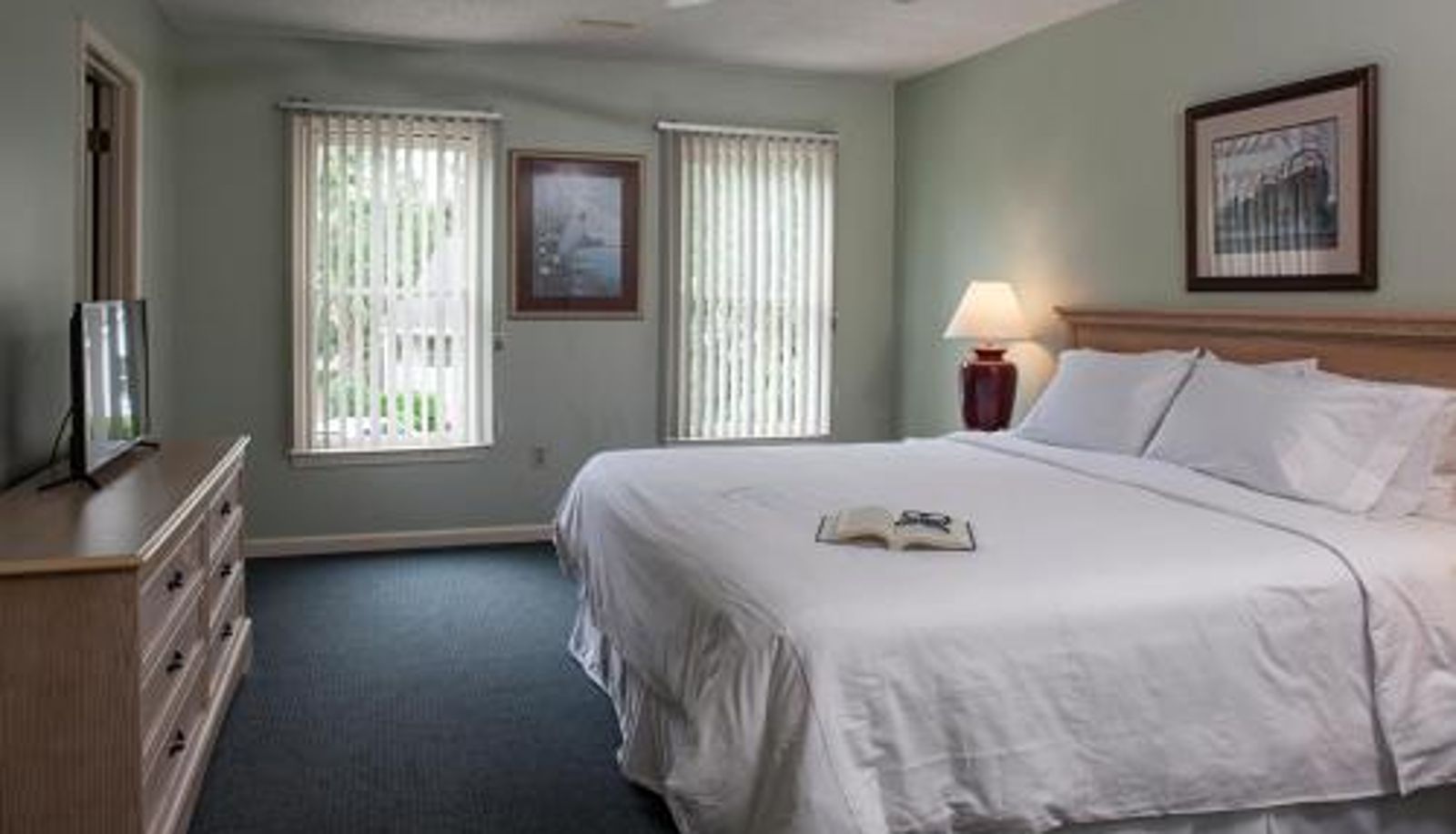 Room - The Cottages by Spinnaker Resorts