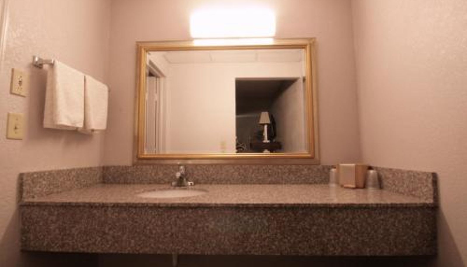 Camera standard - Economy Inn