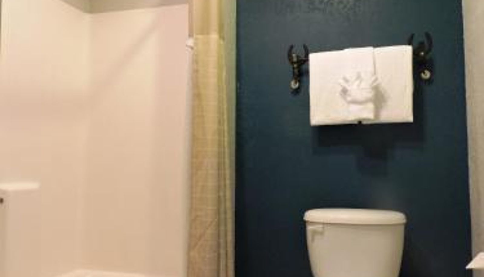 Bathroom - Riata Inn - Marfa