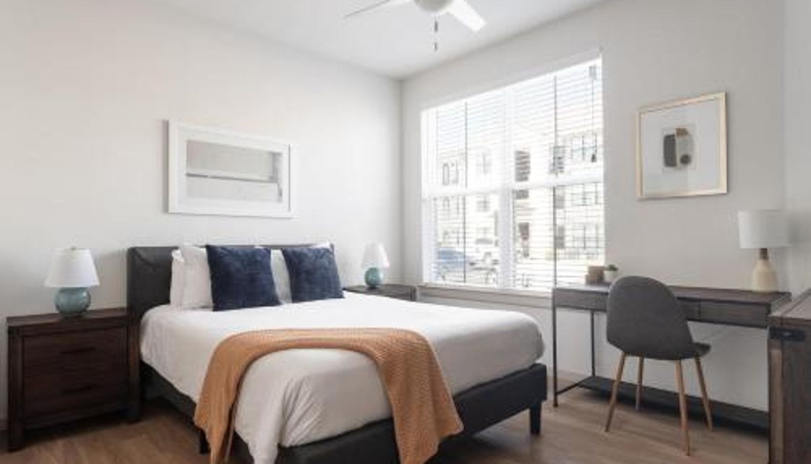 Info - Landing Spectacular 1BD Pool Courtyard