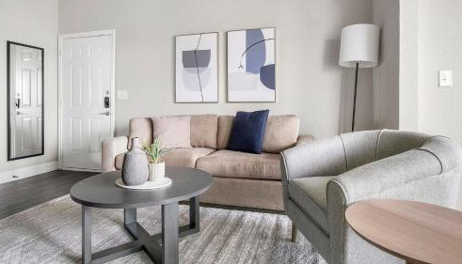 Info - Landing Stylish 1BD Pool Gym