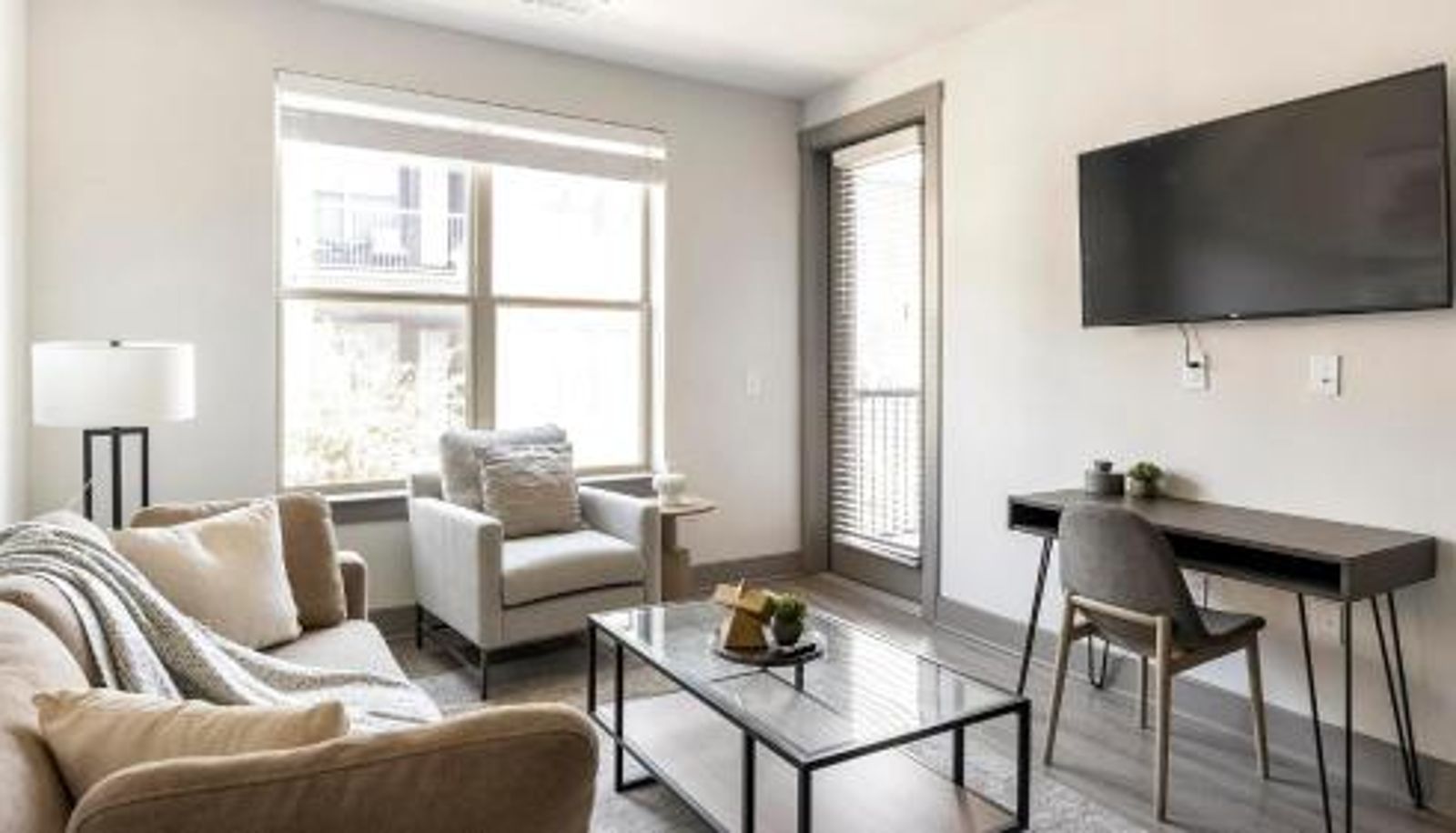 Info - Landing Beautiful 1BD Clubhouse Pool