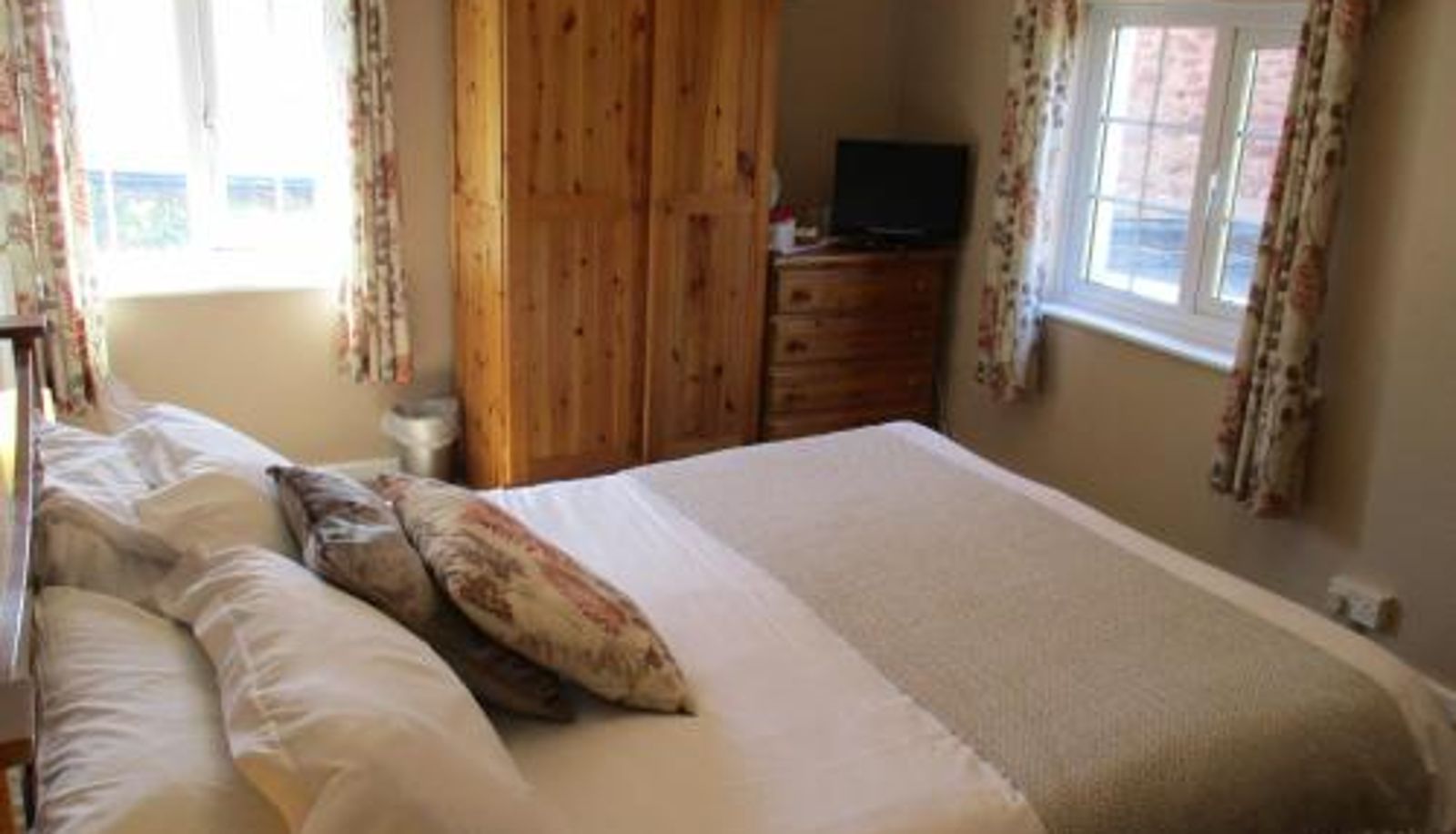 Room - The White Horse Inn
