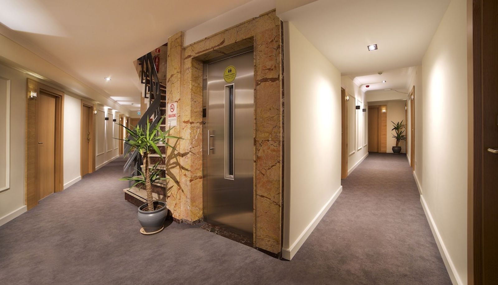 Reception - Barin Hotel