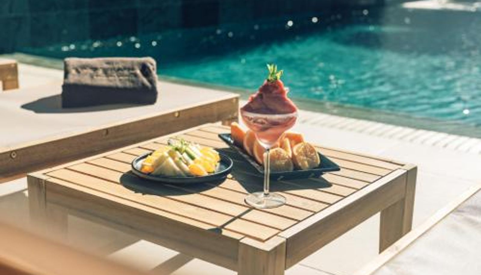 Zwembad - Hotel Estefania Boutique Suites