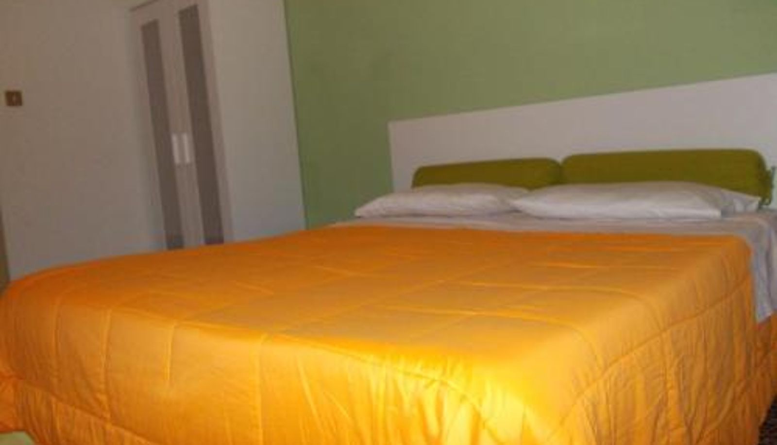 Camera - Travellers Lodge Bed & Rooms