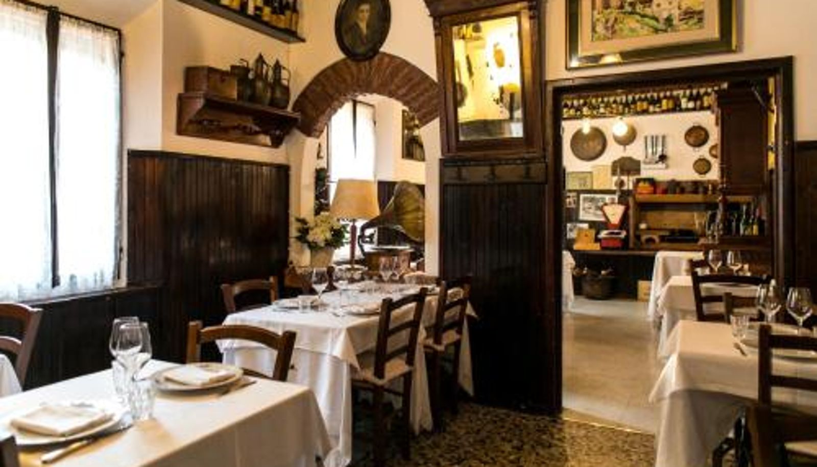 Frühstücksraum innerhalb des Restaurants - Antica Osteria del Mirasole