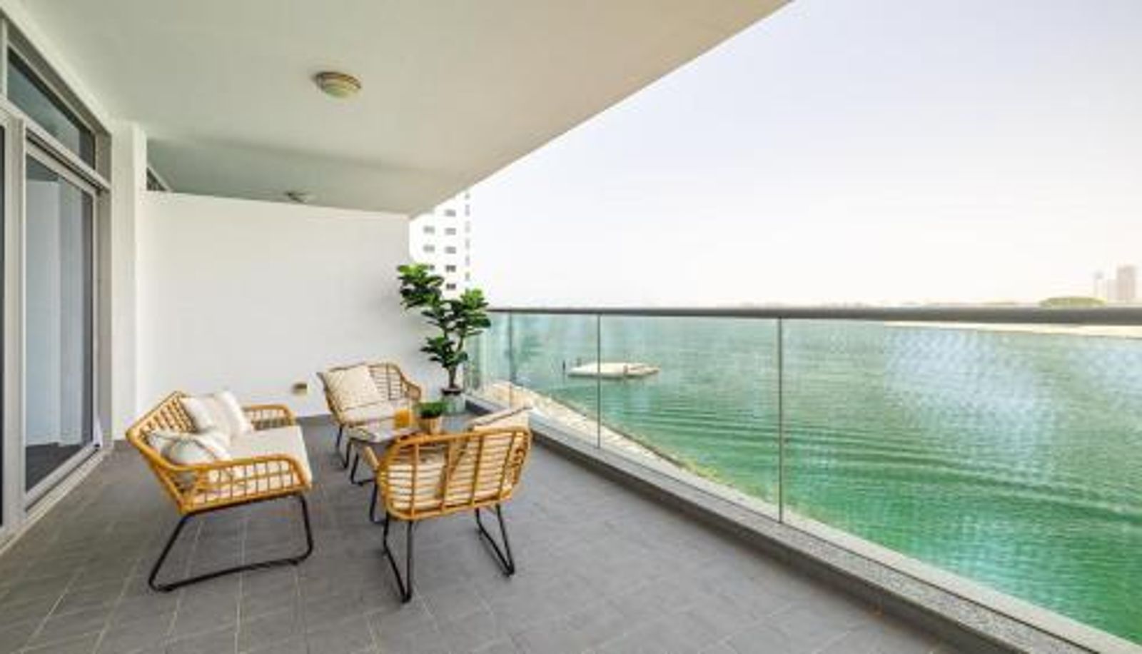 Apartment - Hashtag Holiday Home - Luxury 2BDR Apartment on The Palm Azure Residences