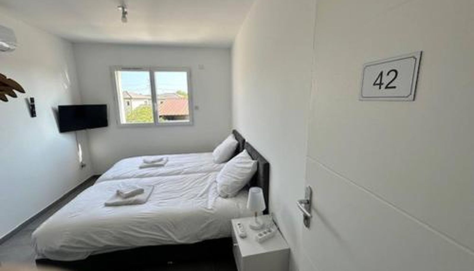 Apartment - House 40 With 5 Bedrooms Lechaffardcom