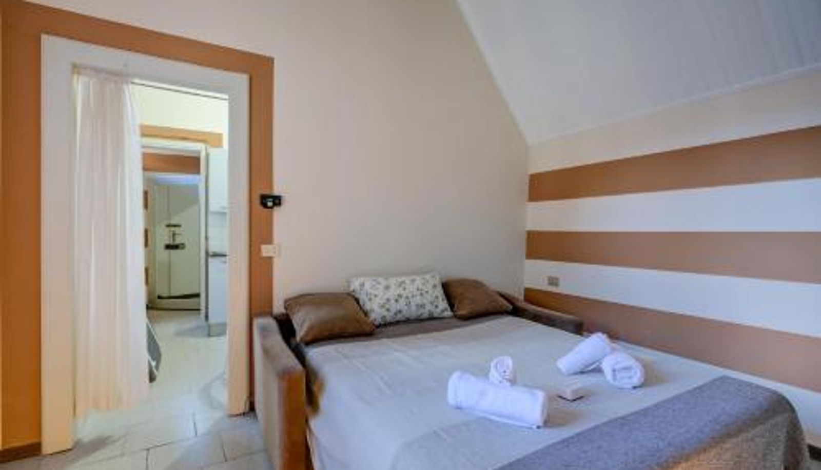 Info - Apt. Gabriella: Studio in the Centre of Laveno - Happy Rentals