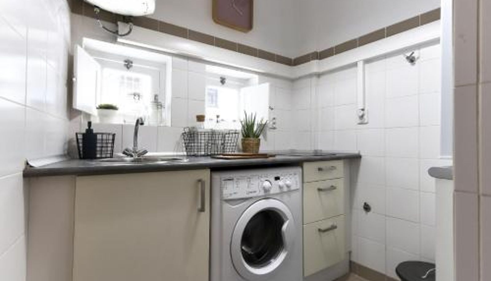 Apartment - Golden Castle Studio by Homing