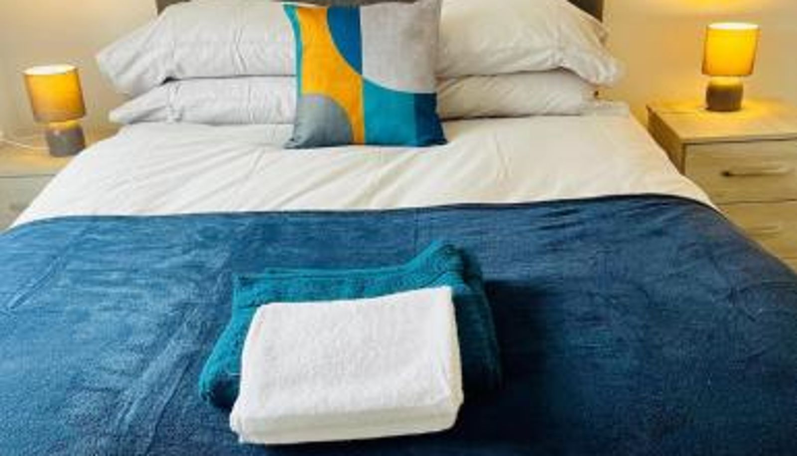 Info - 2 Bed Flat - Sleeps 4 - Pets - Garden - Parking