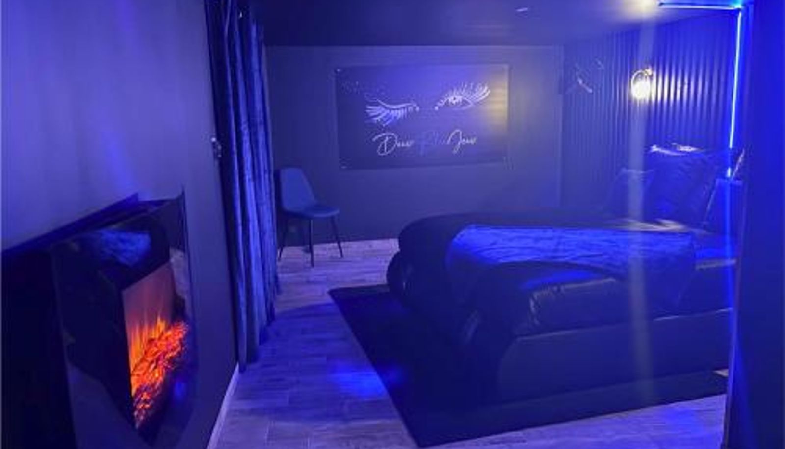 Kamer - Suite Cléopâtre avec balnéo & billard - Doux Bleu Jeux