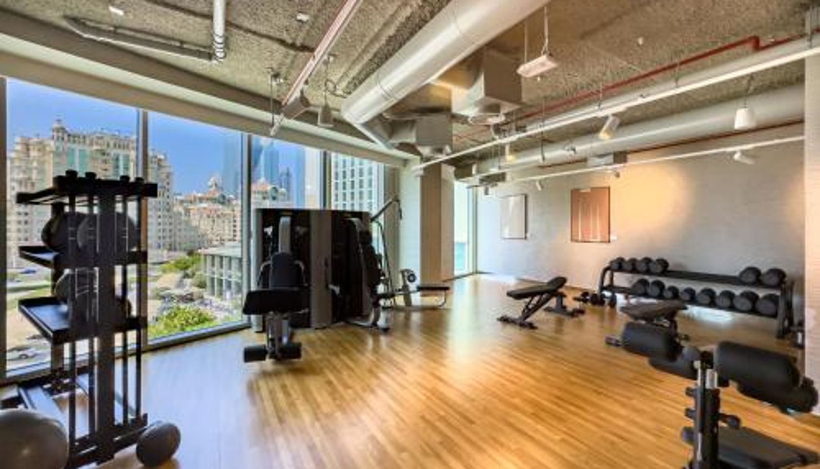 Zona de bienestar y gimnasio - UrbanStays Dubai - Downtown Views II