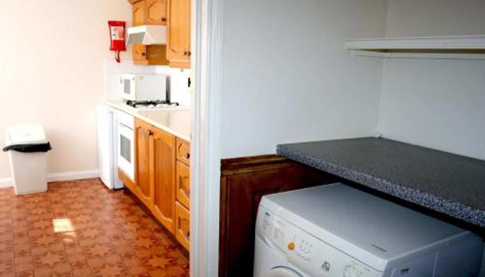 Info - Hartland 2-Bedroom Apartments with Bfast and Parking