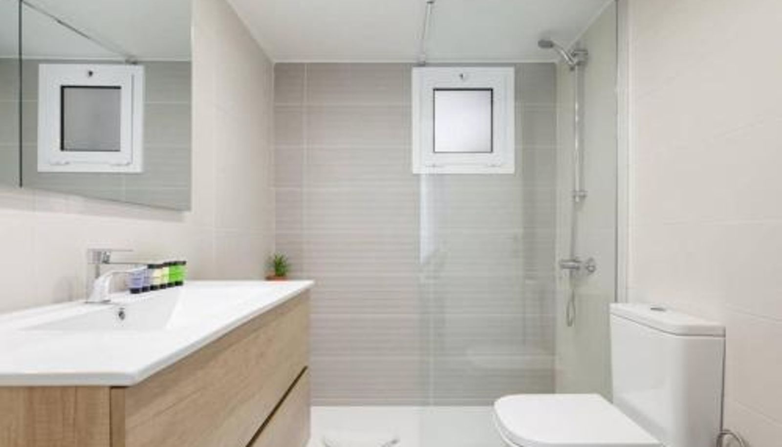 Standard room - Art House Renoir Plaza Universitat Sant Antoni