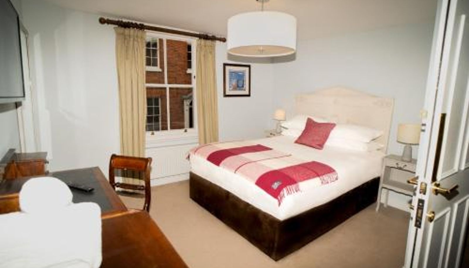 Camera - The Bakehouse - central townhouse sleeps 8 people