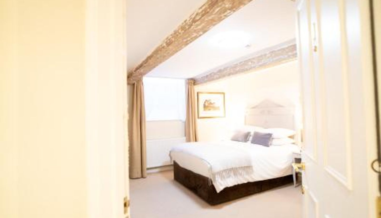 Camera - The Bakehouse - central townhouse sleeps 8 people