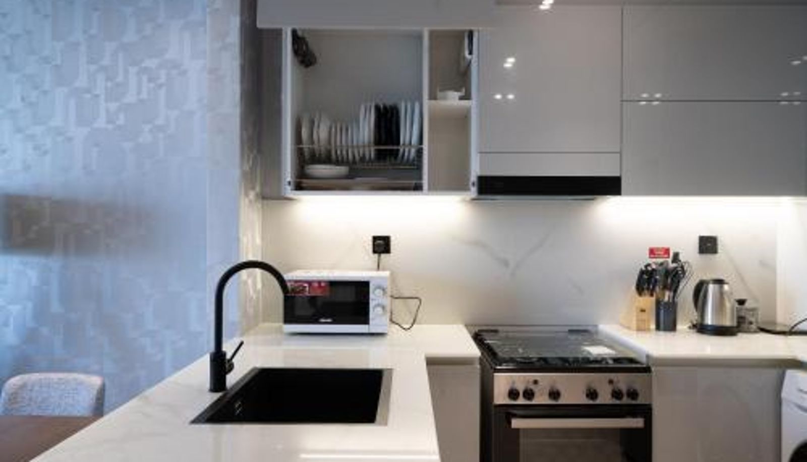 Küche - ALH Vacay - Fascinating 1 Bedroom in Binghatti Canal