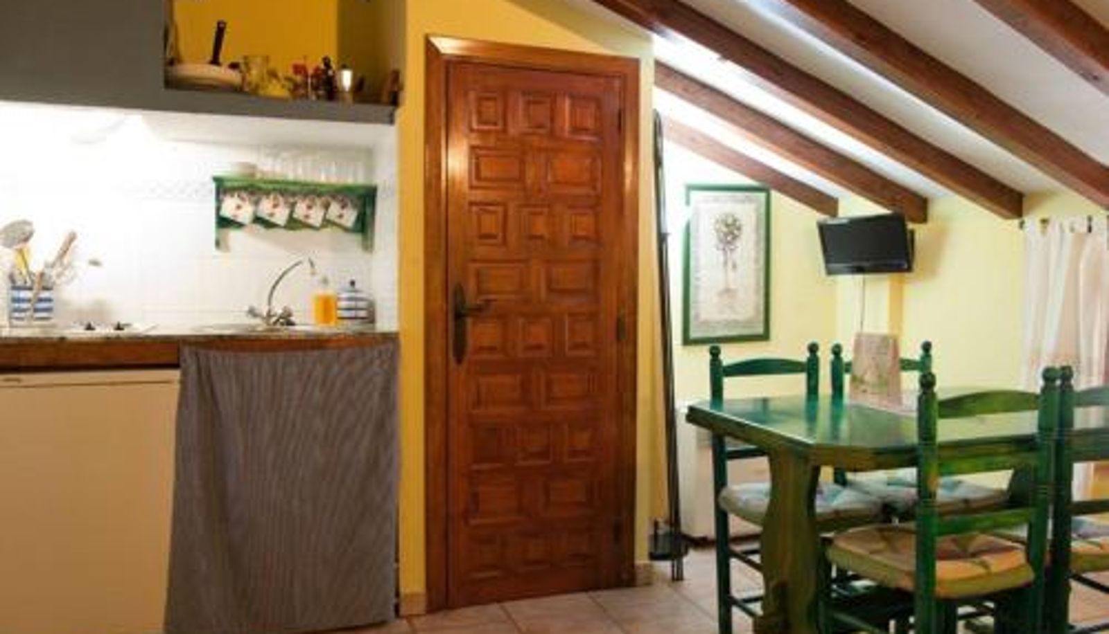 Kitchen - Comfortable Apartment in Robledillo de Gata with Balcony and View