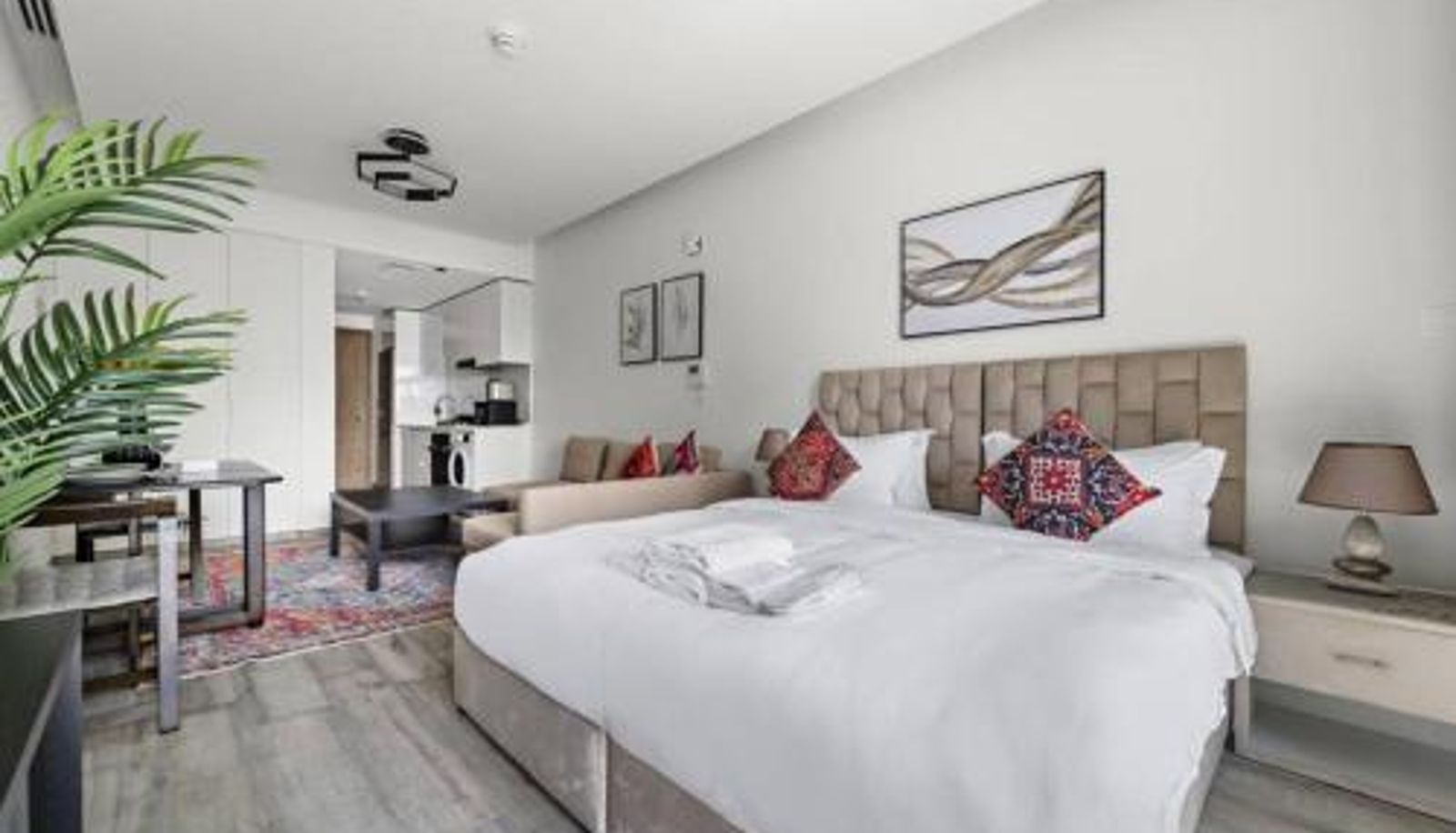 Información - Spacious Studio In Prime Location