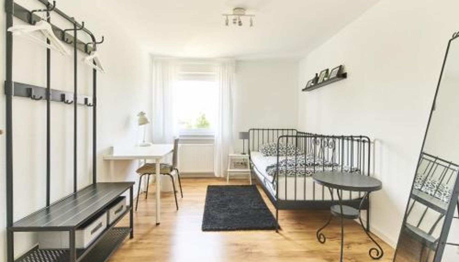 Zimmer - City Apartment Hasenheide - Wohnung mit 3 Schlafzimmern und Balkon mit Landschaftsblick