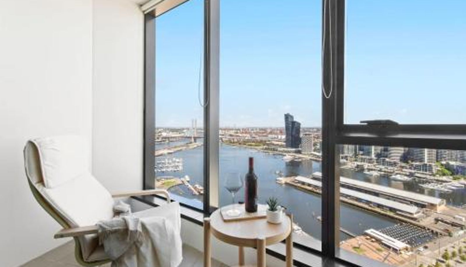 Info - A 2BR Apt with Amazing Harbor Views FREE Parking